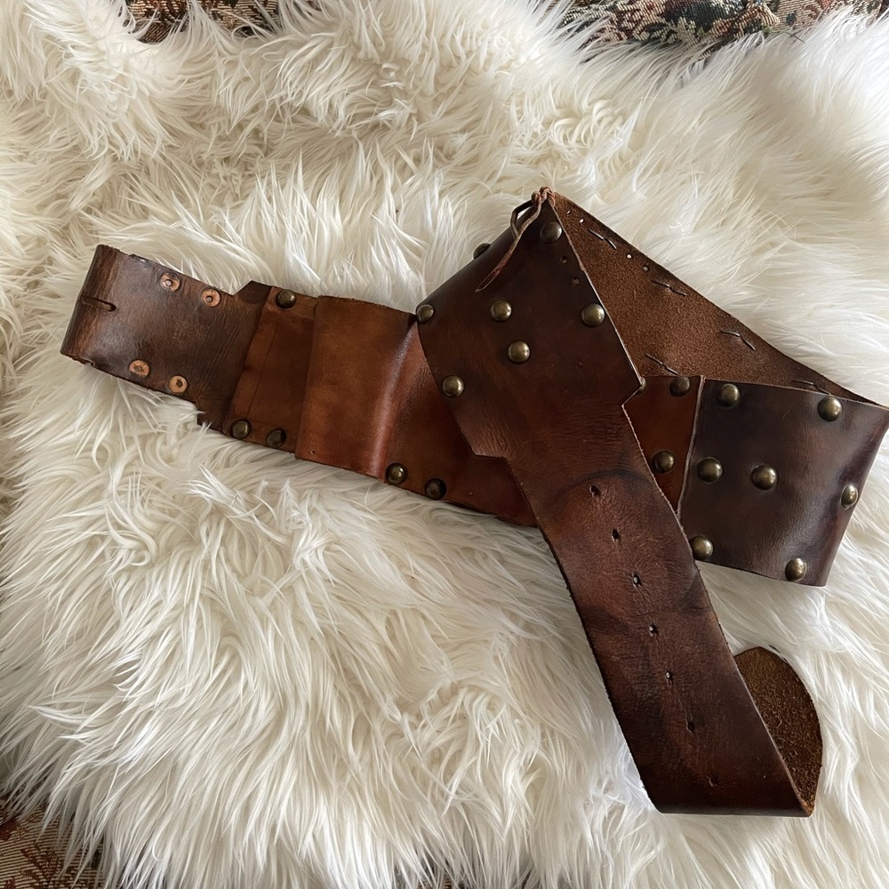 ❌SOLD❌ Vintage Handmade Studded Tool Kidney Belt Leather - Picture 1 of 13